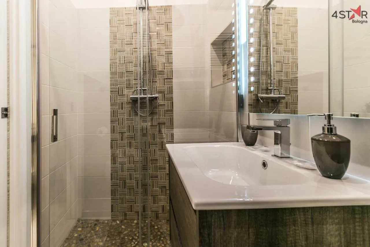 4 Star Two Towers Apartment Bologna Italy