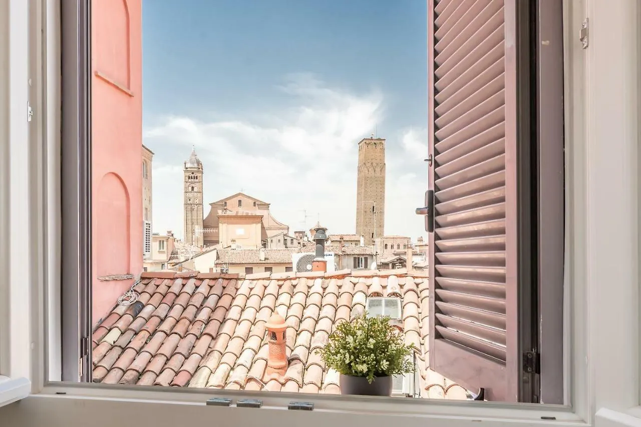 4 Star Two Towers Apartment Bologna