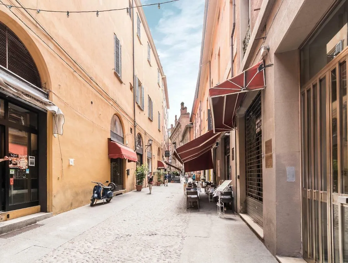 4 Star Two Towers Apartment Bologna