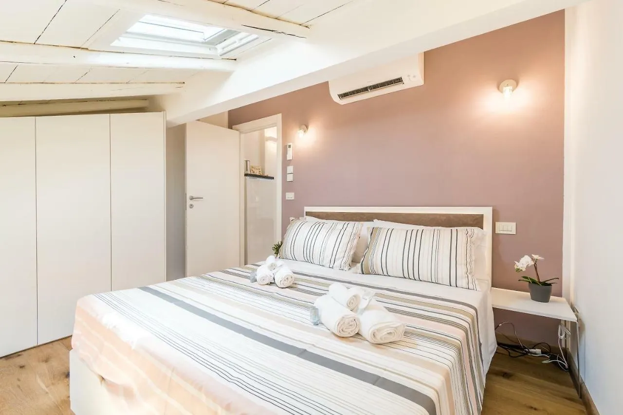 4 Star Two Towers Apartment Bologna