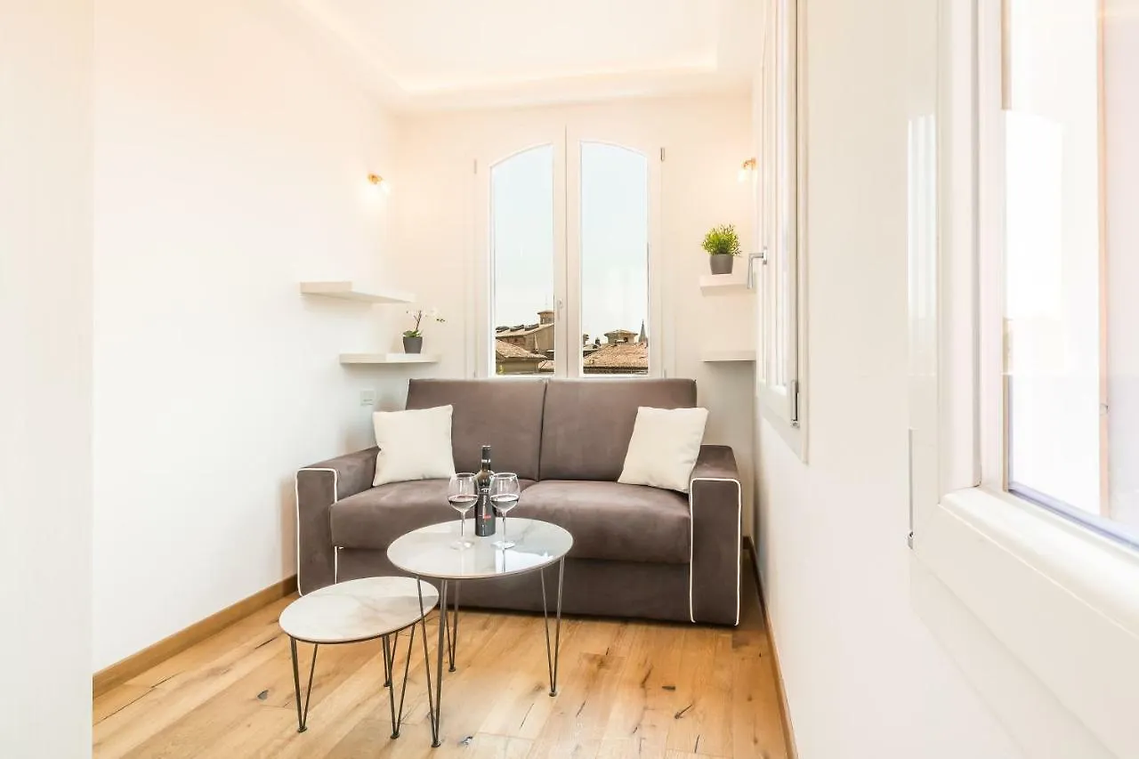 4 Star Two Towers Apartment Bologna