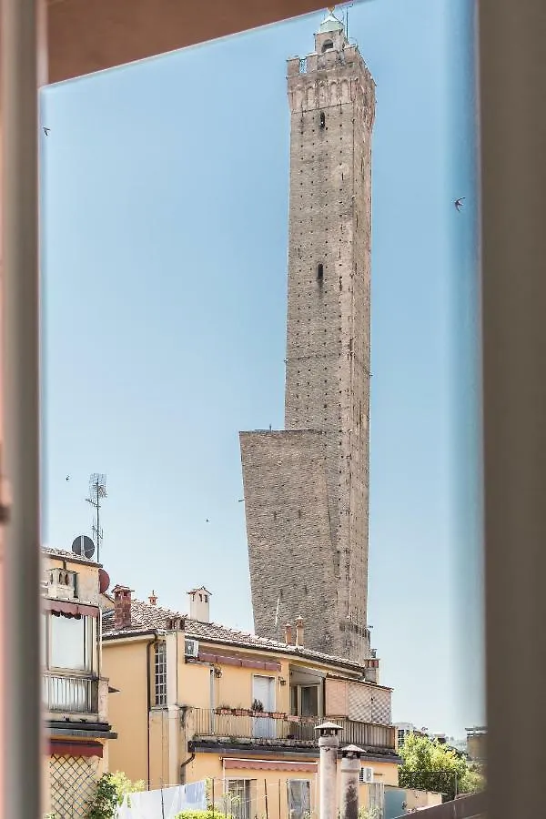 4 Star Two Towers Apartment Bologna