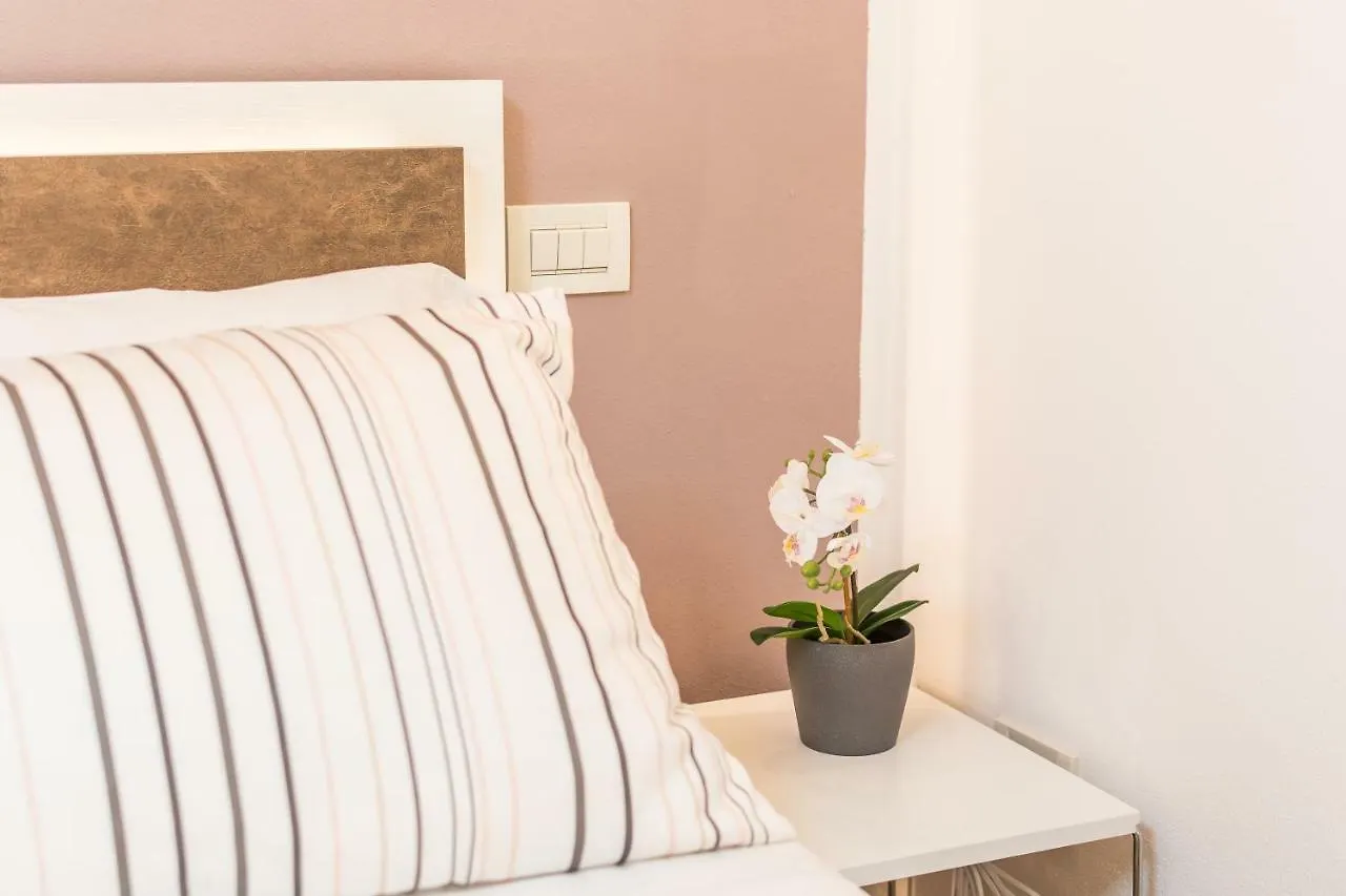 4 Star Two Towers Apartment Bologna