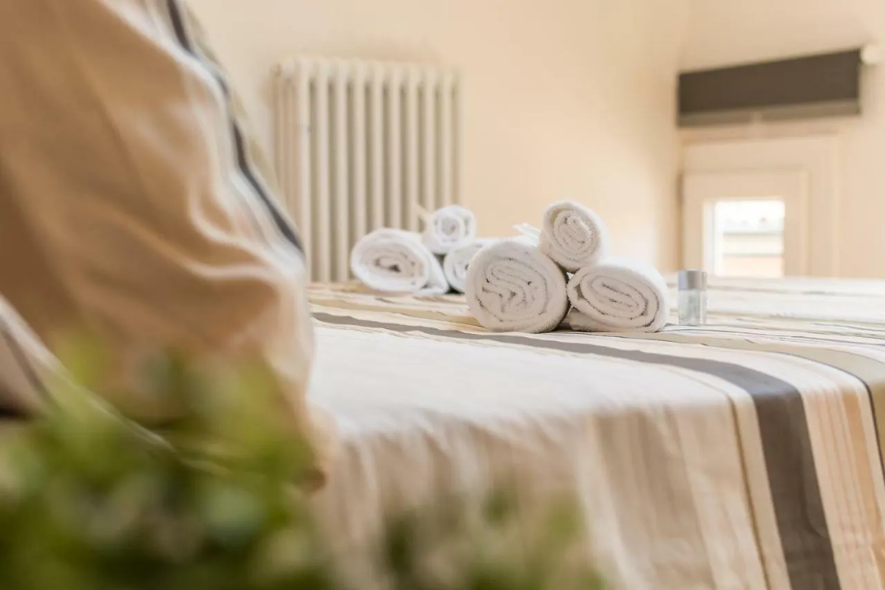 4 Star Two Towers Apartment Bologna