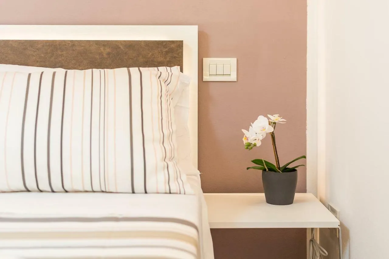 4 Star Two Towers Apartment Bologna