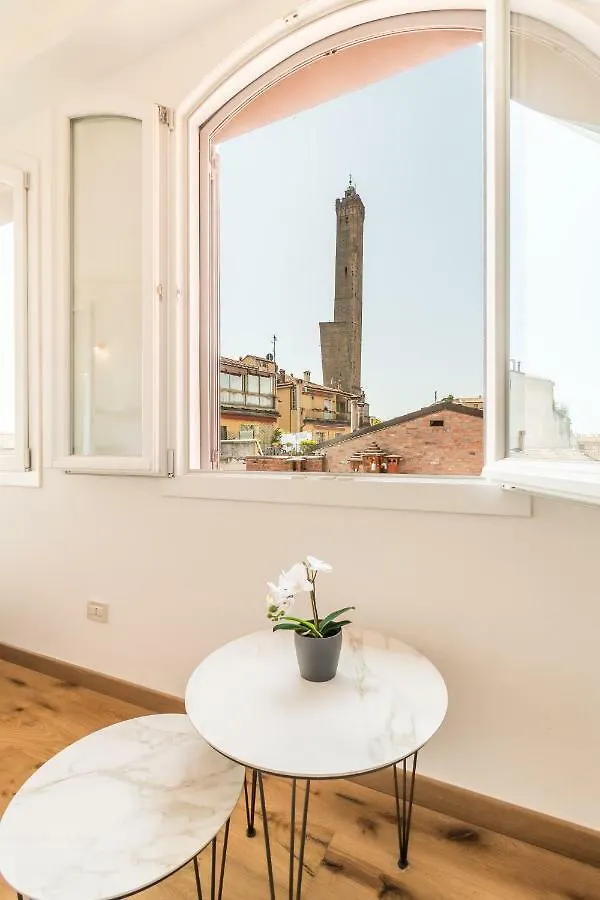 4 Star Two Towers Apartment Bologna Italy