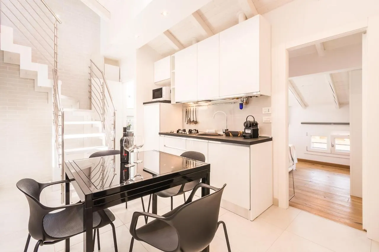 4 Star Two Towers Apartment Bologna Italy