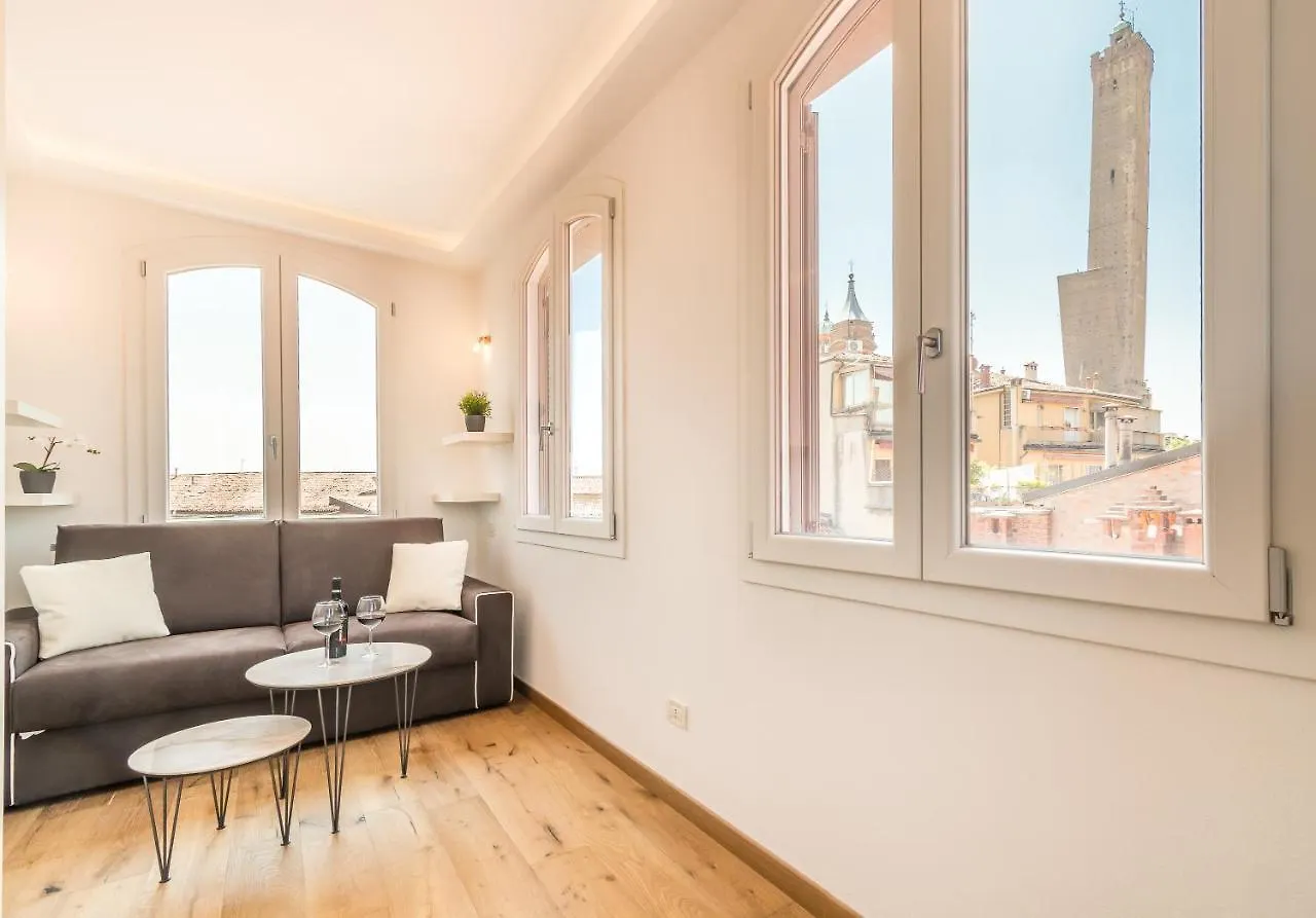 4 Star Two Towers Apartment Bologna