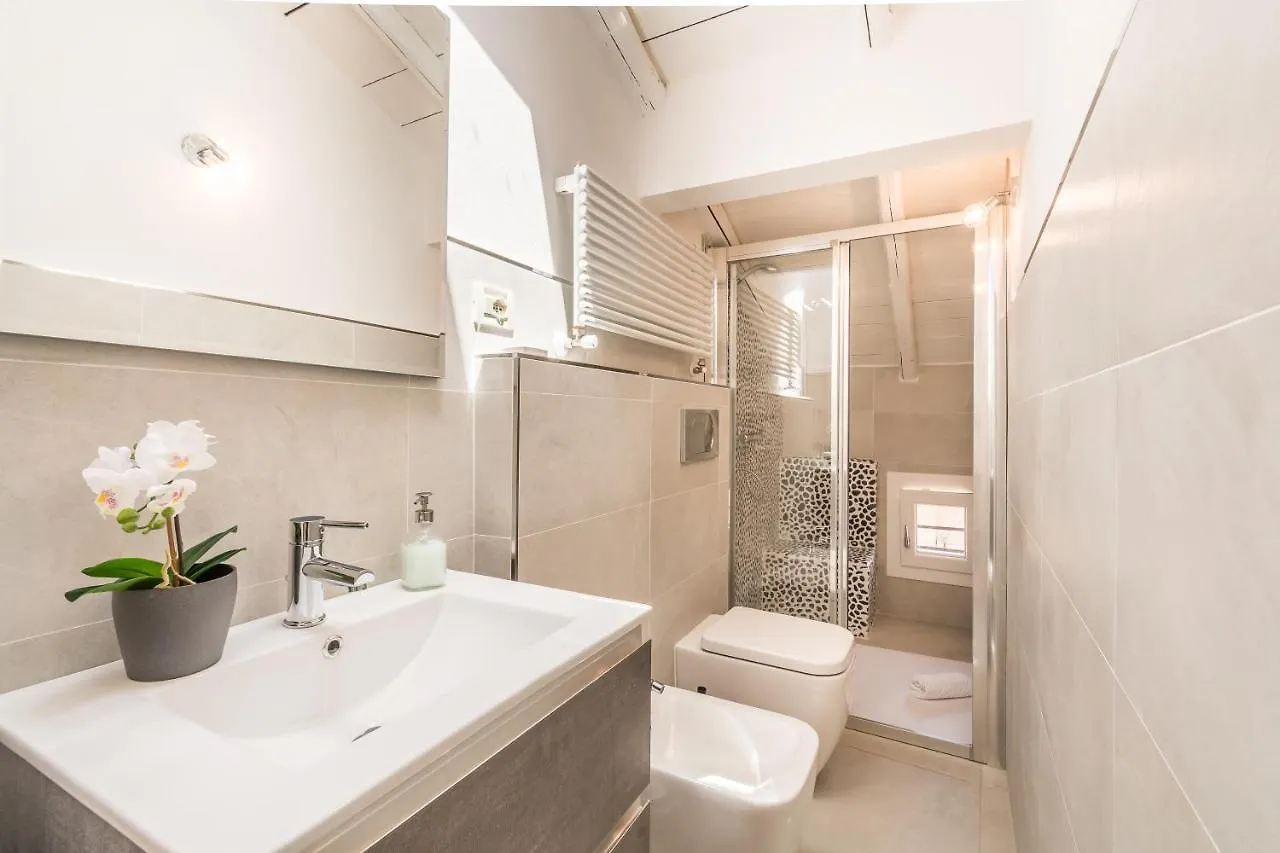 4 Star Two Towers Apartment Bologna Italy